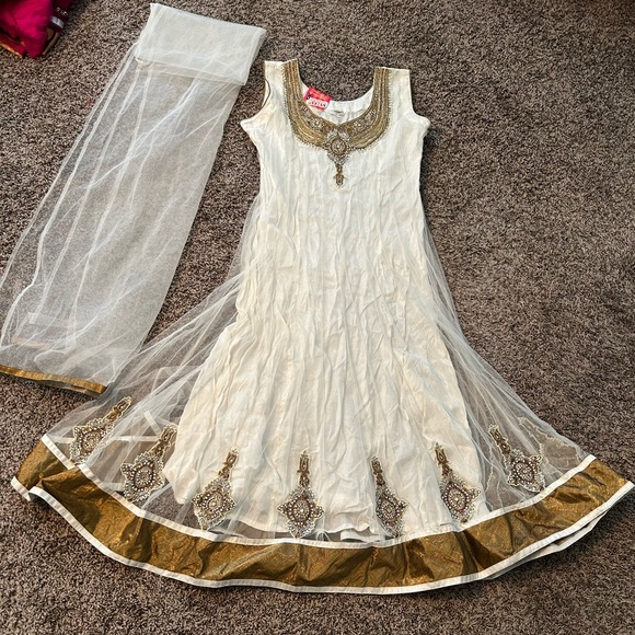 New with Tags! White Indian 3 piece Anarkali Suit - Picture 3 of 6